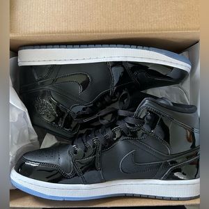 Jordan 1 Mid SE